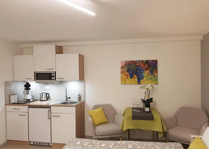 Lägenhet Gaestezimmer-apartment Heidi Hoenl